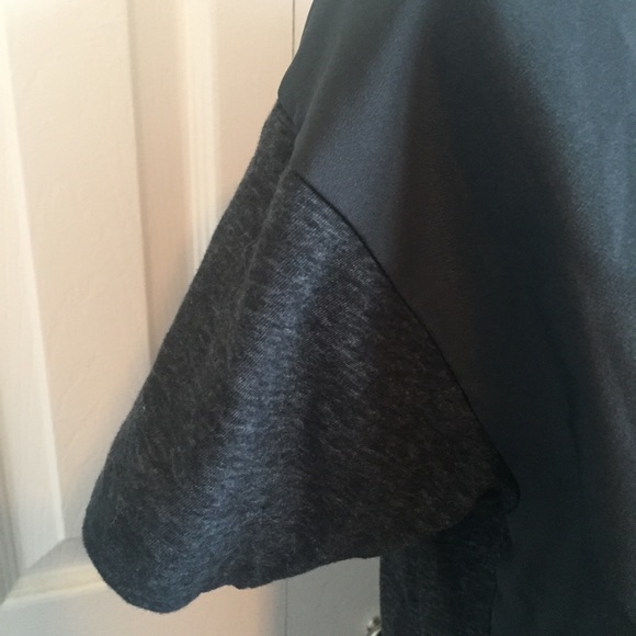 J. Crew Black/Dark Grey Patterned Panel Top Size S - Picture 4 of 7